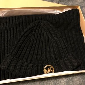 MK Hat and Scarf Set!